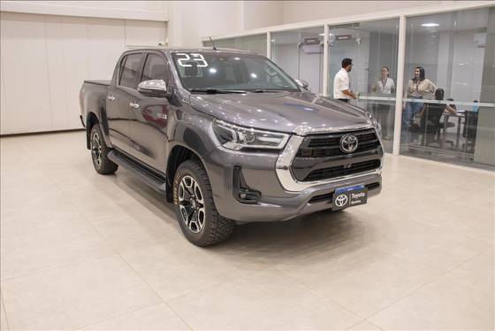 TOYOTA HILUX 2.8 D-4D TURBO DIESEL CD SRX 4X4 AUTOMÁTICO TOYOTA HILUX 2.8 D-4D TURBO DIESEL CD SRX 4X4 AUTOMÁTICO